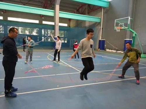 广场跳绳视频,活力四溢的健身潮流